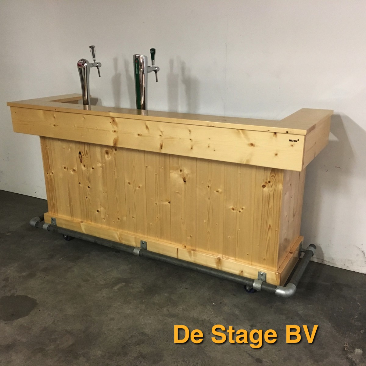 Allemaal kubiek Tegen Mobiele Bar 2.2 mtr Steigerhout (Huur) – De Stage BV
